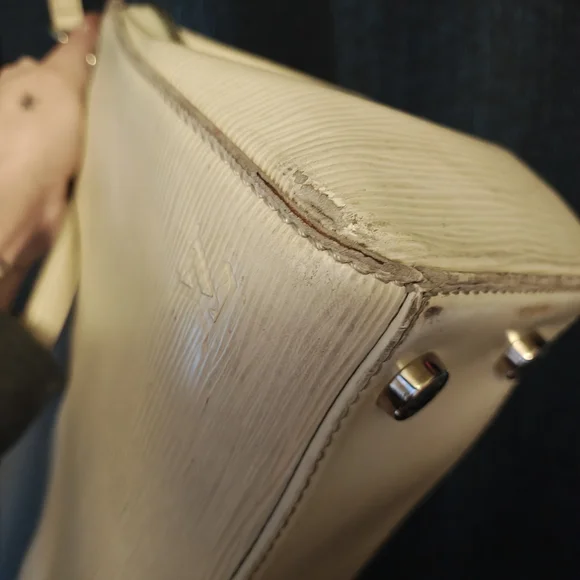 Louis Vuitton Brea MM - Picture 8 of 16